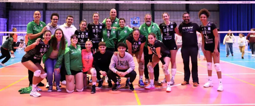 Los estudiantes de Alto Rendimiento en Voleibol en las instalaciones del club Voleibol Arroyo