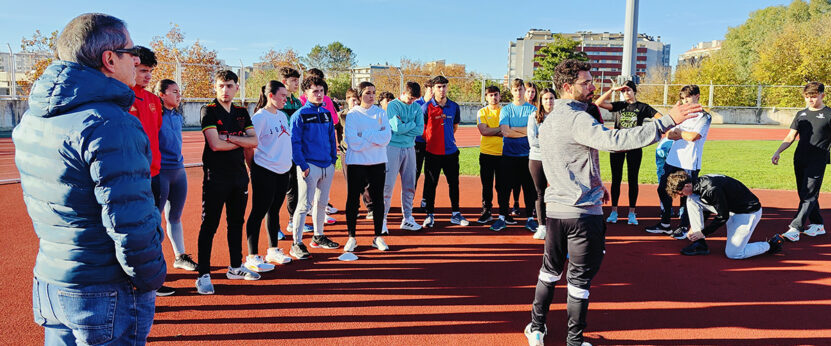 Prácticas de iniciación al atletismo en la Ciudad Deportiva de Cáceres