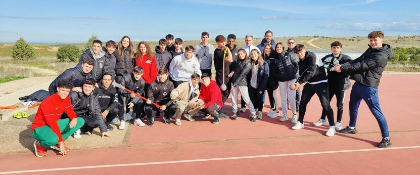 Práctica de atletismo con la presencia de Javier Cienfuegos