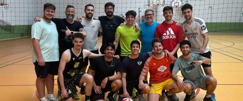 Actividad deportiva estudiantes contra profesores